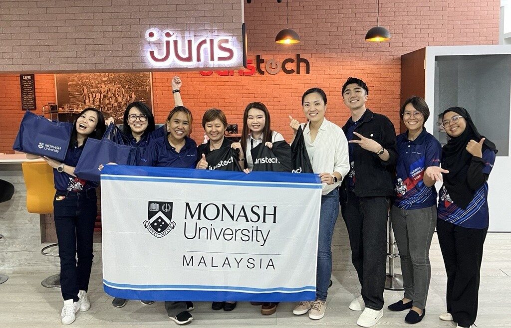 Senior lecturers Lim Mei Kuan (fourth from right) and Sicily Ting (fifth from right) from Monash University Malaysia exchanged tokens of appr