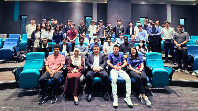 Group Photo of JurisTech and APU during a talk about industry and employability trends.