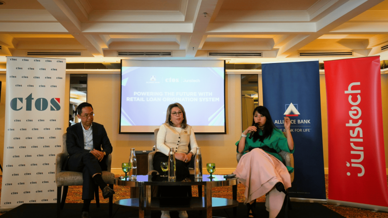 From left to right: Loh Kok Leong, Group Chief Executive Officer of CTOS; Gan Pai Li, Group Chief Consumer Banking Officer of Alliance Bank; and See Wai Hun, Chief Executive Officer of JurisTech.