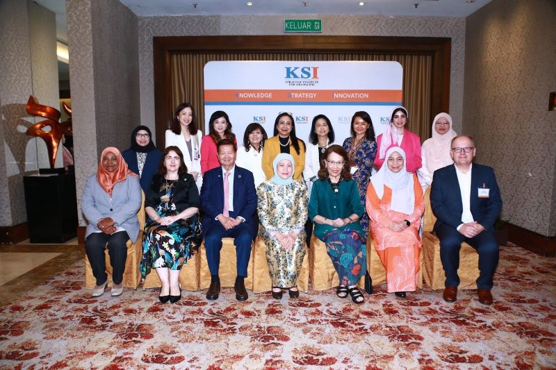 Group photo at the World Women Economic & Business Summit 2025