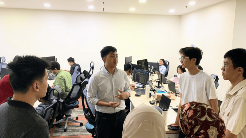 JurisTech's employee engaging with UTP students.