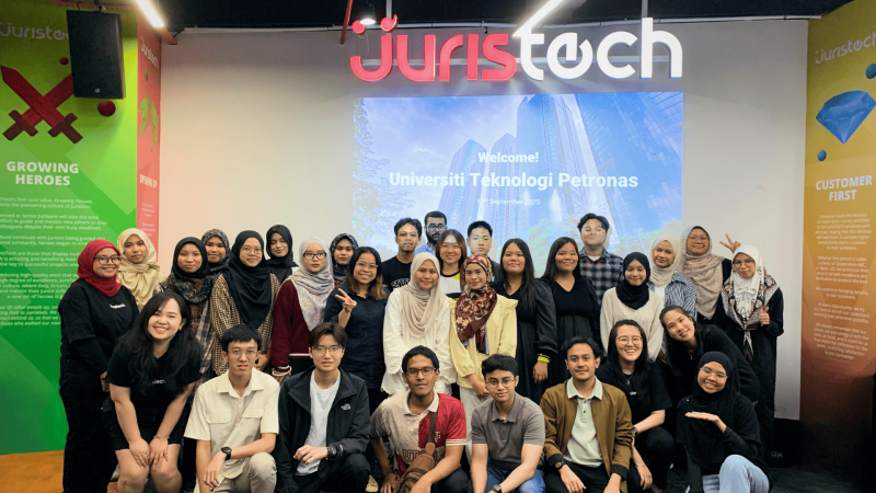 Group photo of JurisTech employees and Universiti Teknologi PETRONAS students.
